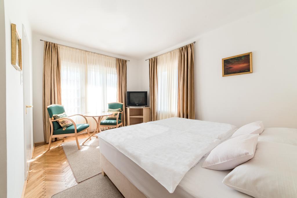Forestine Guesthouse *